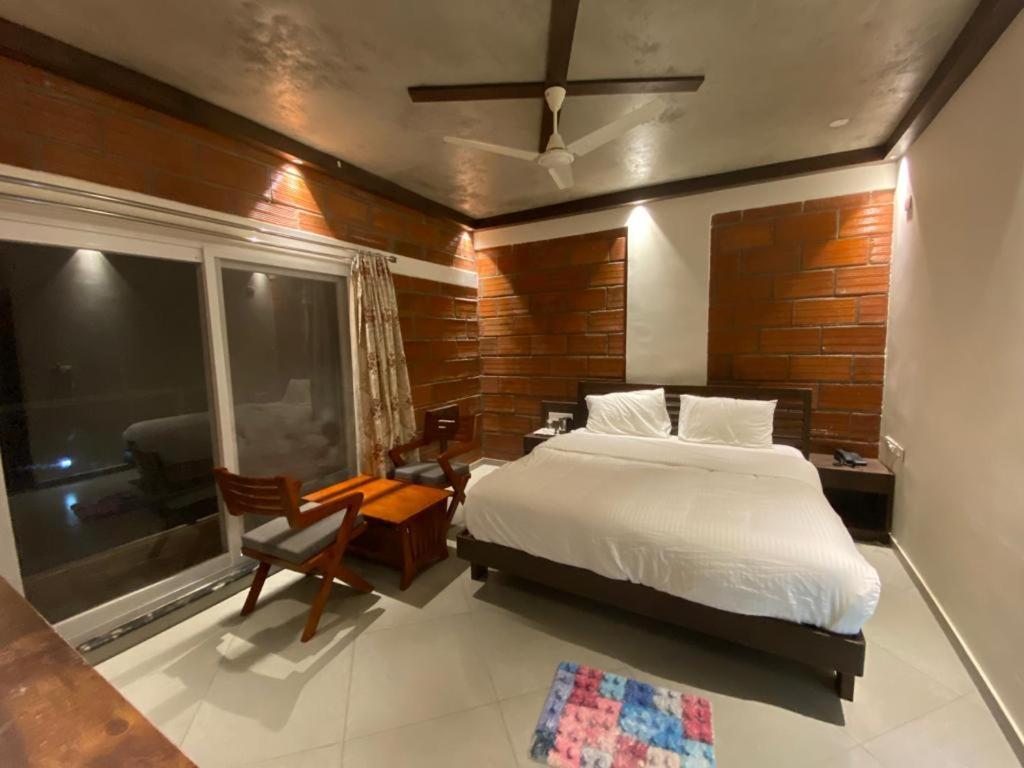 Coorg Vismaya Resort Madikeri Exteriör bild